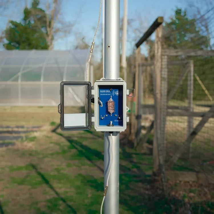 Elixir Field amplifier installed on a mounting pole